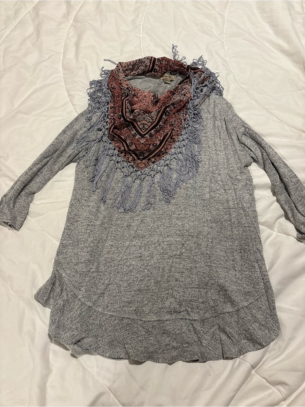ONE WORLD Light Gray Long Sleeve Tunic with Pink Patterned Fringe Scarf size lg